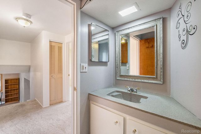 1001 Worchester Drive, Fenton, MI 48430