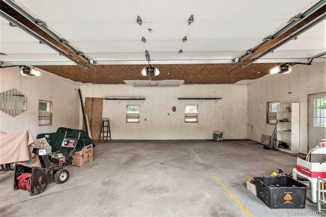 1001 Worchester Drive, Fenton, MI 48430