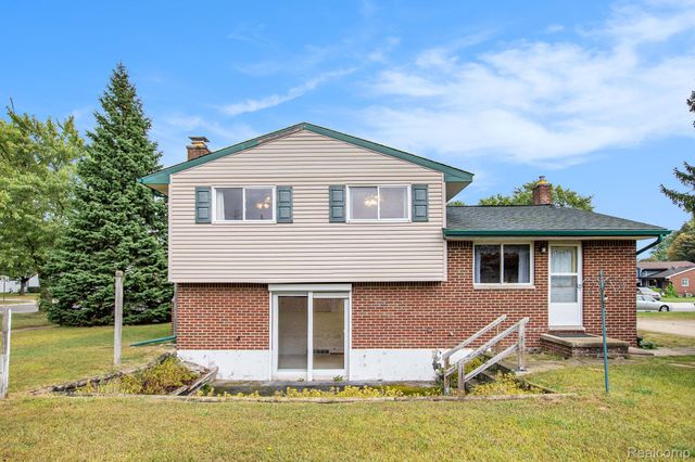 1001 Worchester Drive, Fenton, MI 48430