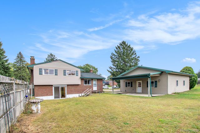 1001 Worchester Drive, Fenton, MI 48430