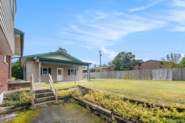 1001 Worchester Drive, Fenton, MI 48430