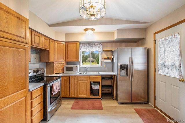 1001 Worchester Drive, Fenton, MI 48430