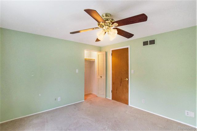 1001 Worchester Drive, Fenton, MI 48430