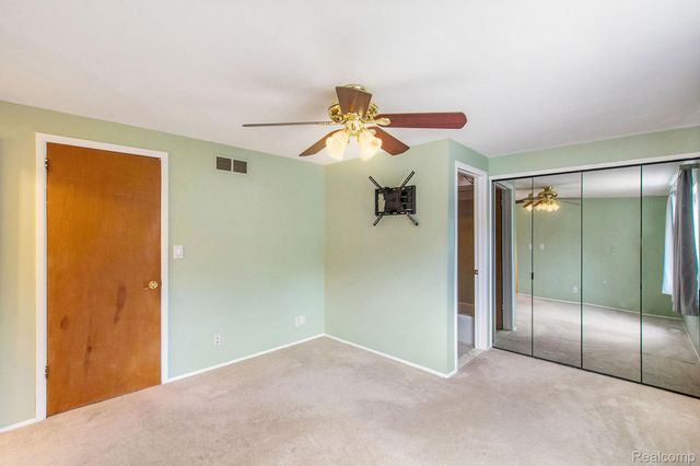 1001 Worchester Drive, Fenton, MI 48430