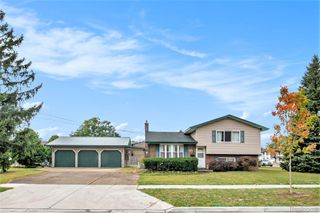 1001 Worchester Drive, Fenton, MI 48430