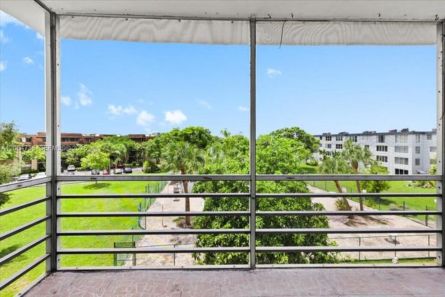 447 NE 195 Th Street 414, Miami, FL 33179