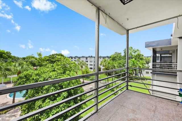 447 NE 195 Th Street 414, Miami, FL 33179