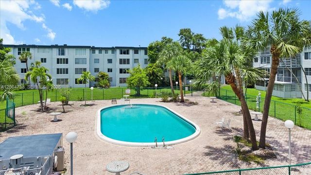 447 NE 195 Th Street 414, Miami, FL 33179