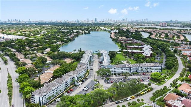 447 NE 195 Th Street 414, Miami, FL 33179