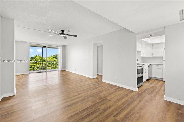 447 NE 195 Th Street 414, Miami, FL 33179