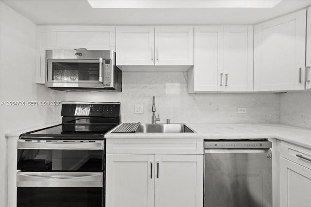 447 NE 195 Th Street 414, Miami, FL 33179