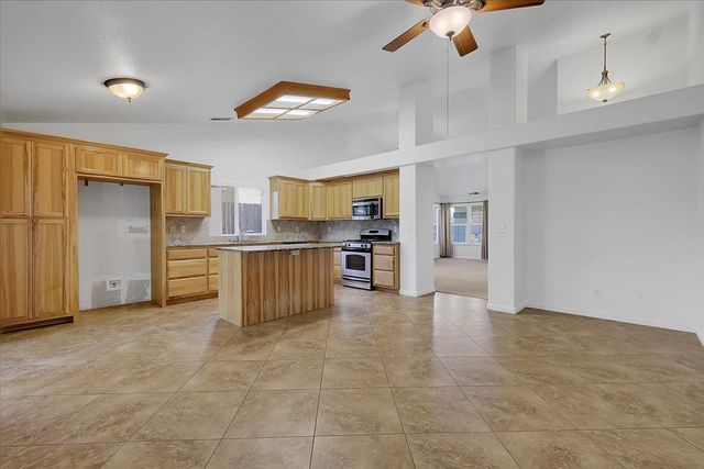 2270 Meadowland Ct, Lincoln, CA 95648