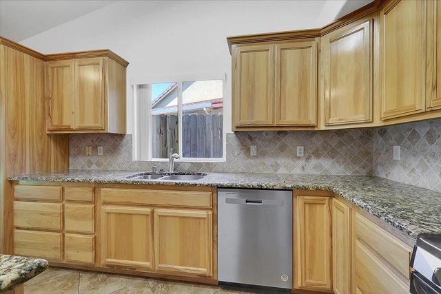 2270 Meadowland Ct, Lincoln, CA 95648
