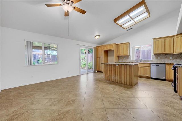 2270 Meadowland Ct, Lincoln, CA 95648