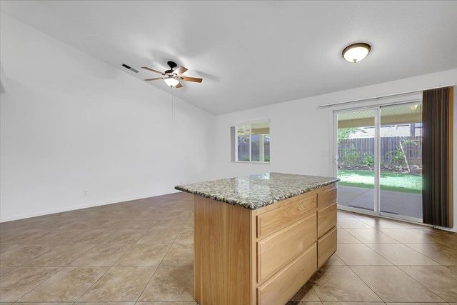 2270 Meadowland Ct, Lincoln, CA 95648