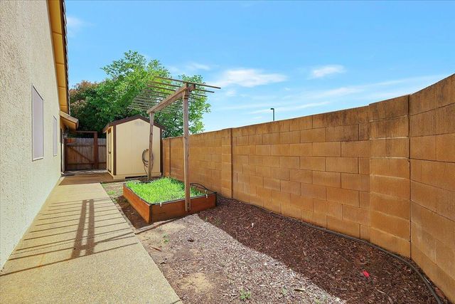 2270 Meadowland Ct, Lincoln, CA 95648