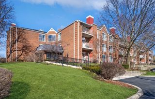 805 LEICESTER Road 117, Elk Grove Village, IL 60007