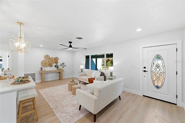 5220 27TH AVENUE N, St Petersburg, FL 33710