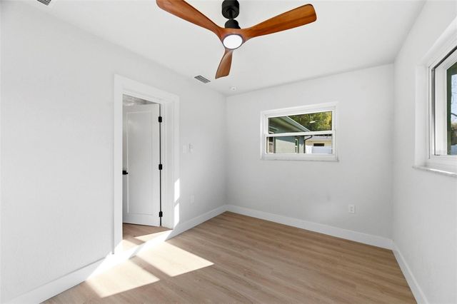 5220 27TH AVENUE N, St Petersburg, FL 33710