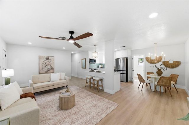 5220 27TH AVENUE N, St Petersburg, FL 33710