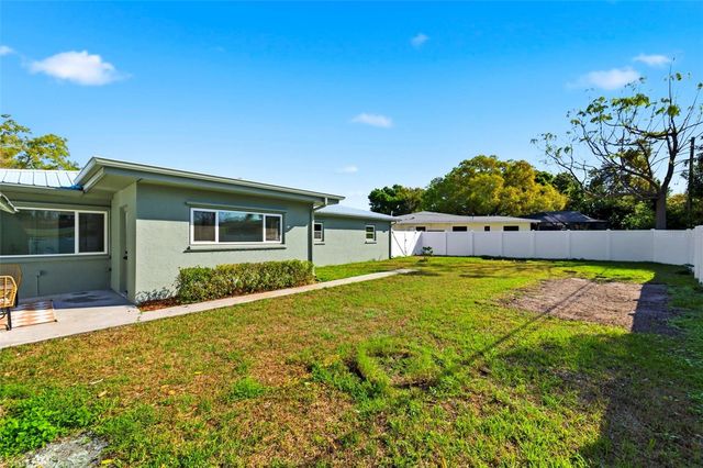 5220 27TH AVENUE N, St Petersburg, FL 33710