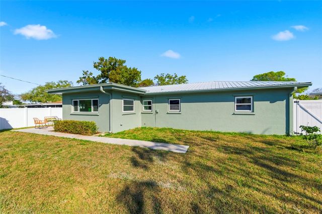 5220 27TH AVENUE N, St Petersburg, FL 33710