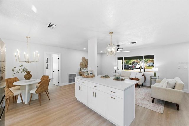 5220 27TH AVENUE N, St Petersburg, FL 33710