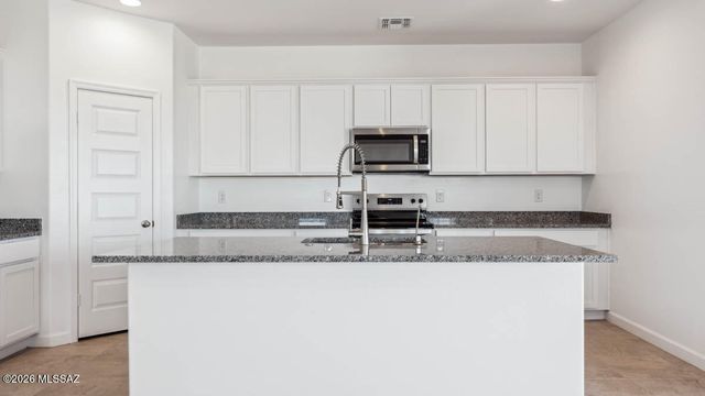 821 W Calle Zaino W, Sahuarita, AZ 85629