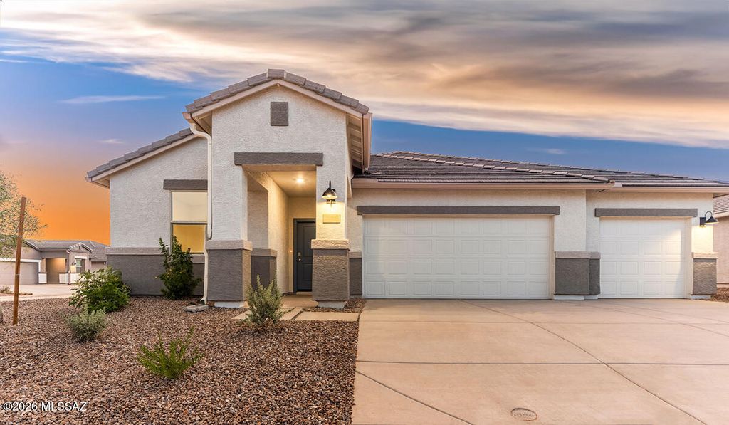 821 W Calle Zaino W, Sahuarita, AZ 85629