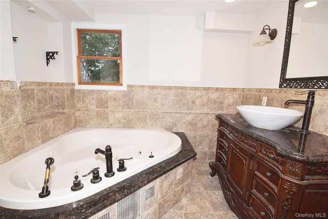 226 14th Avenue, West Babylon, NY 11704