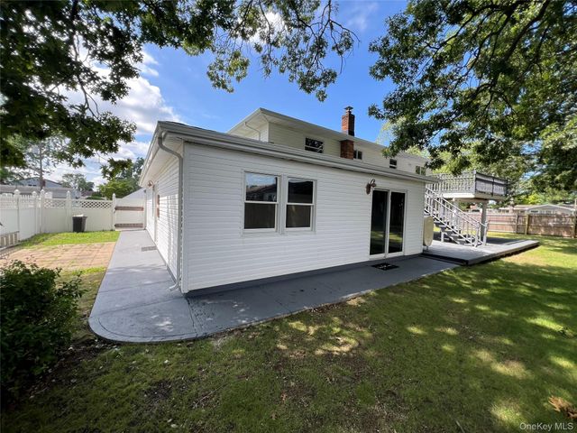 226 14th Avenue, West Babylon, NY 11704