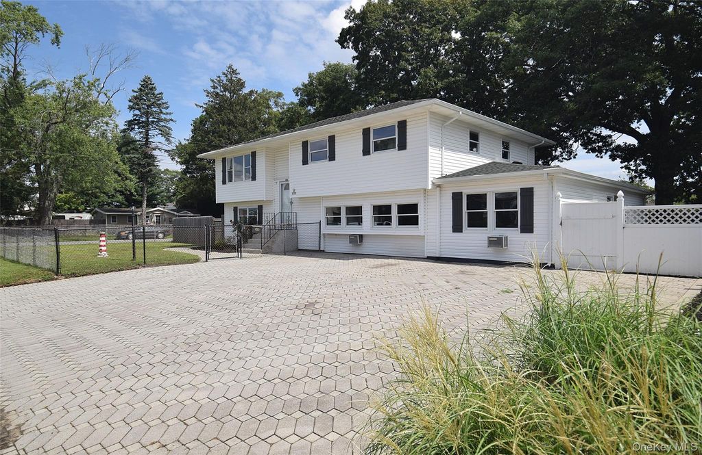 226 14th Avenue, West Babylon, NY 11704 — photo 2