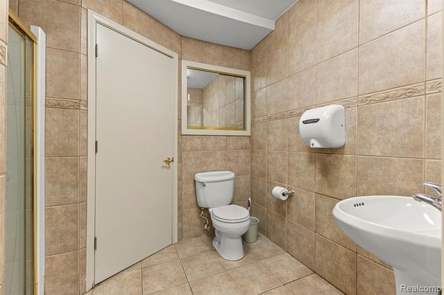 30401 Utica Road, Roseville, MI 48066