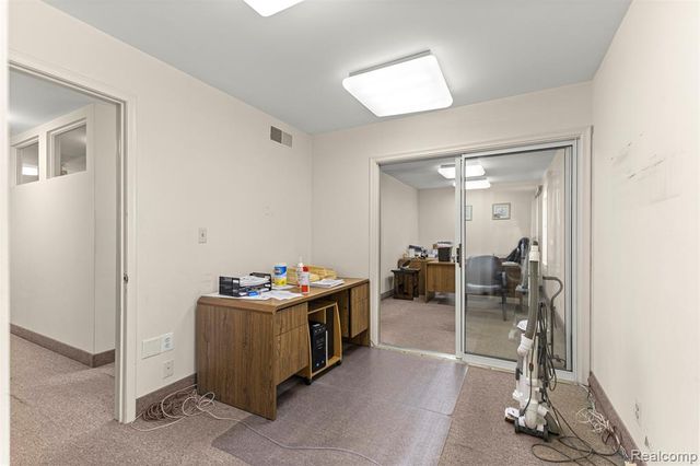 30401 Utica Road, Roseville, MI 48066