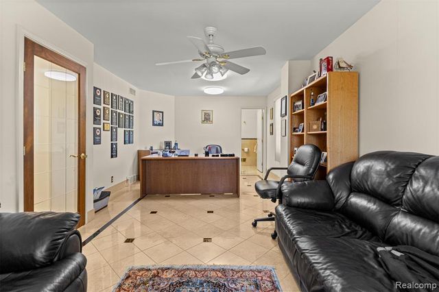 30401 Utica Road, Roseville, MI 48066