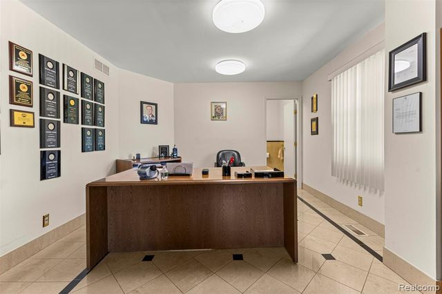 30401 Utica Road, Roseville, MI 48066