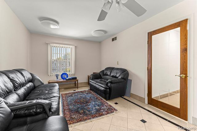 30401 Utica Road, Roseville, MI 48066