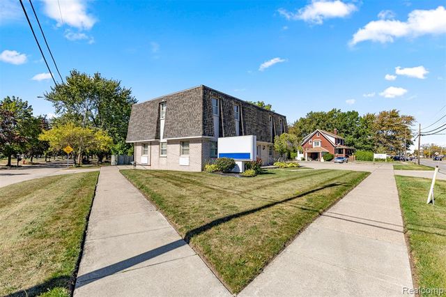 30401 Utica Road, Roseville, MI 48066