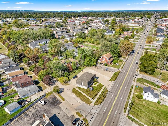 30401 Utica Road, Roseville, MI 48066