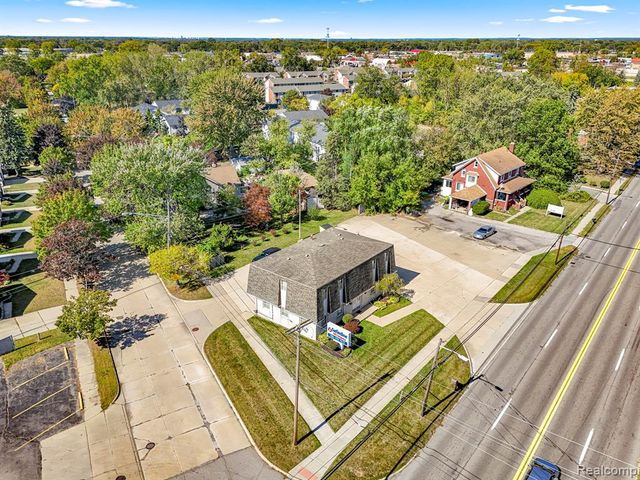 30401 Utica Road, Roseville, MI 48066