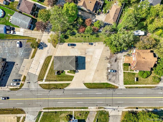 30401 Utica Road, Roseville, MI 48066