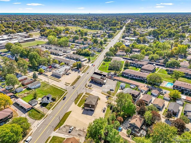 30401 Utica Road, Roseville, MI 48066