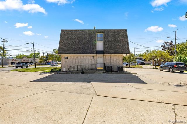 30401 Utica Road, Roseville, MI 48066