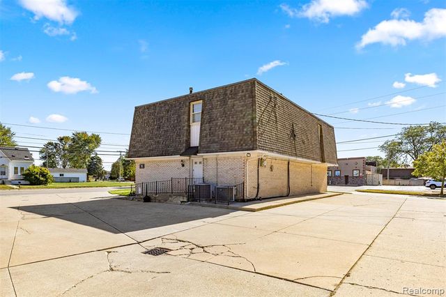 30401 Utica Road, Roseville, MI 48066