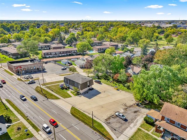 30401 Utica Road, Roseville, MI 48066