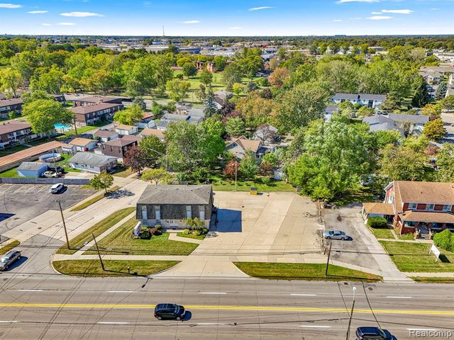 30401 Utica Road, Roseville, MI 48066
