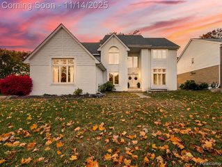 7359 Woodlore Drive, West Bloomfield, MI 48323