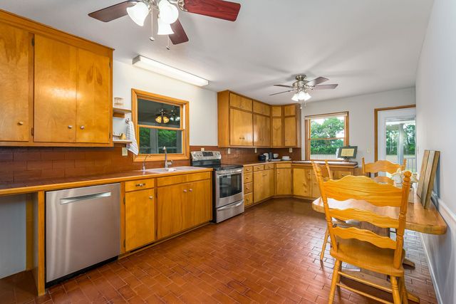 829 N Greenwich Rd, Belle Plaine, KS 67013