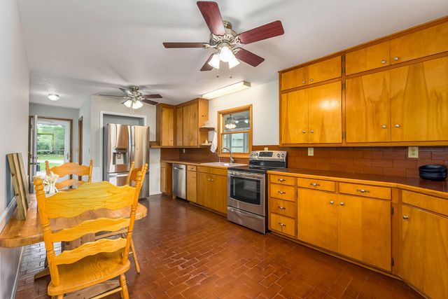 829 N Greenwich Rd, Belle Plaine, KS 67013