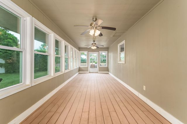 829 N Greenwich Rd, Belle Plaine, KS 67013